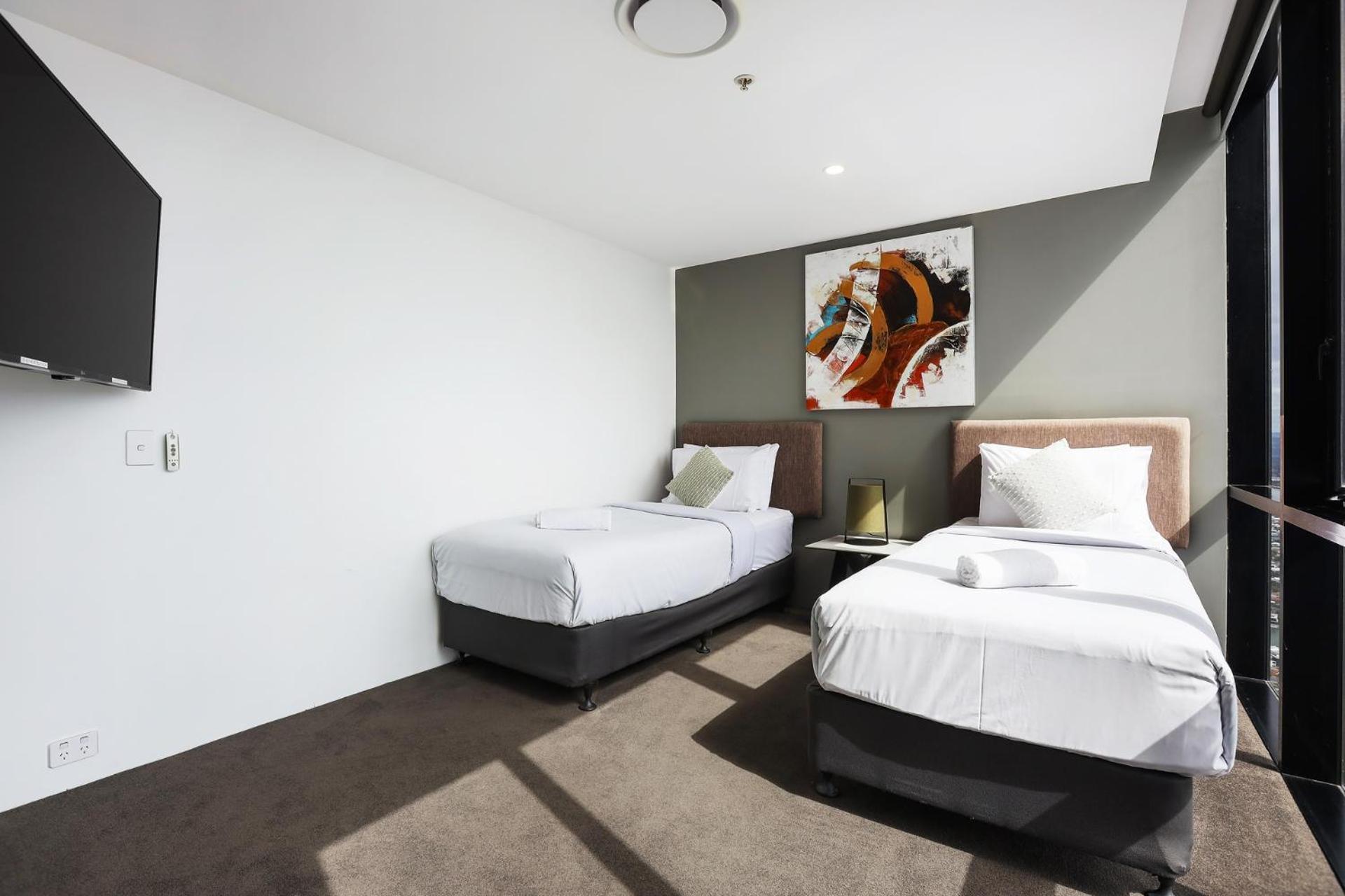 Circle On Cavill 2, 3, 4 & 5 Bedroom Skyhomes & Sub Penthouses By Holidays Apartment *
