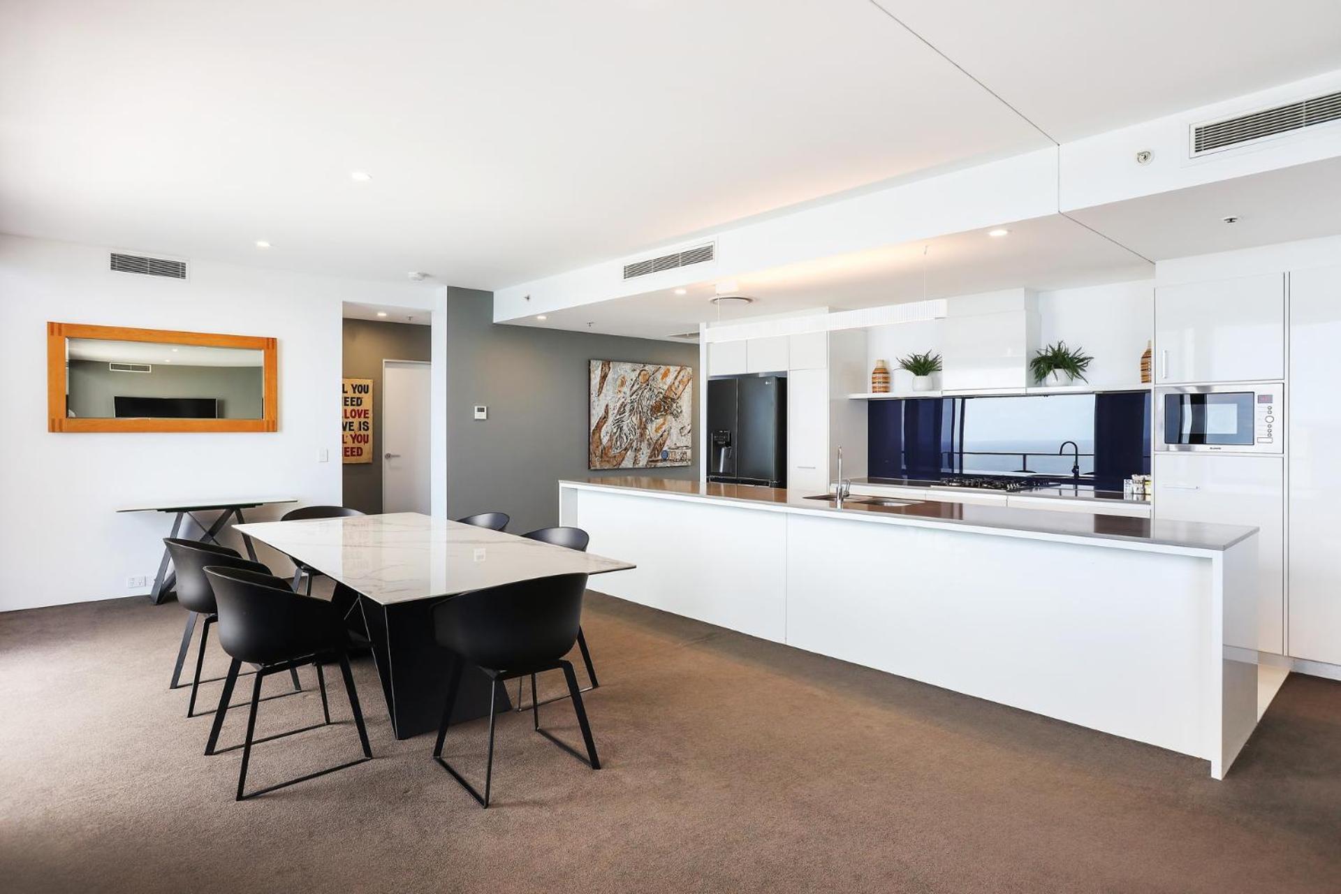 Circle On Cavill 2, 3, 4 & 5 Bedroom Skyhomes & Sub Penthouses By Holidays * Gold Coast