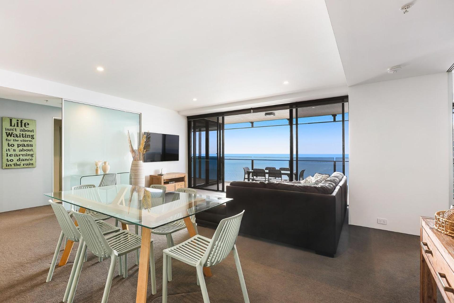 Apartment Circle On Cavill 2, 3, 4 & 5 Bedroom Skyhomes & Sub Penthouses By Holidays