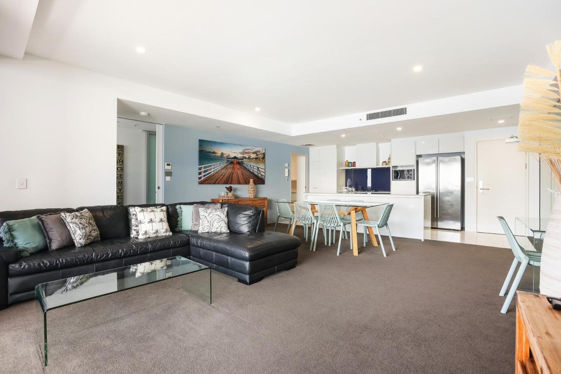 Circle On Cavill 2, 3, 4 & 5 Bedroom Skyhomes & Sub Penthouses By Holidays Apartment *