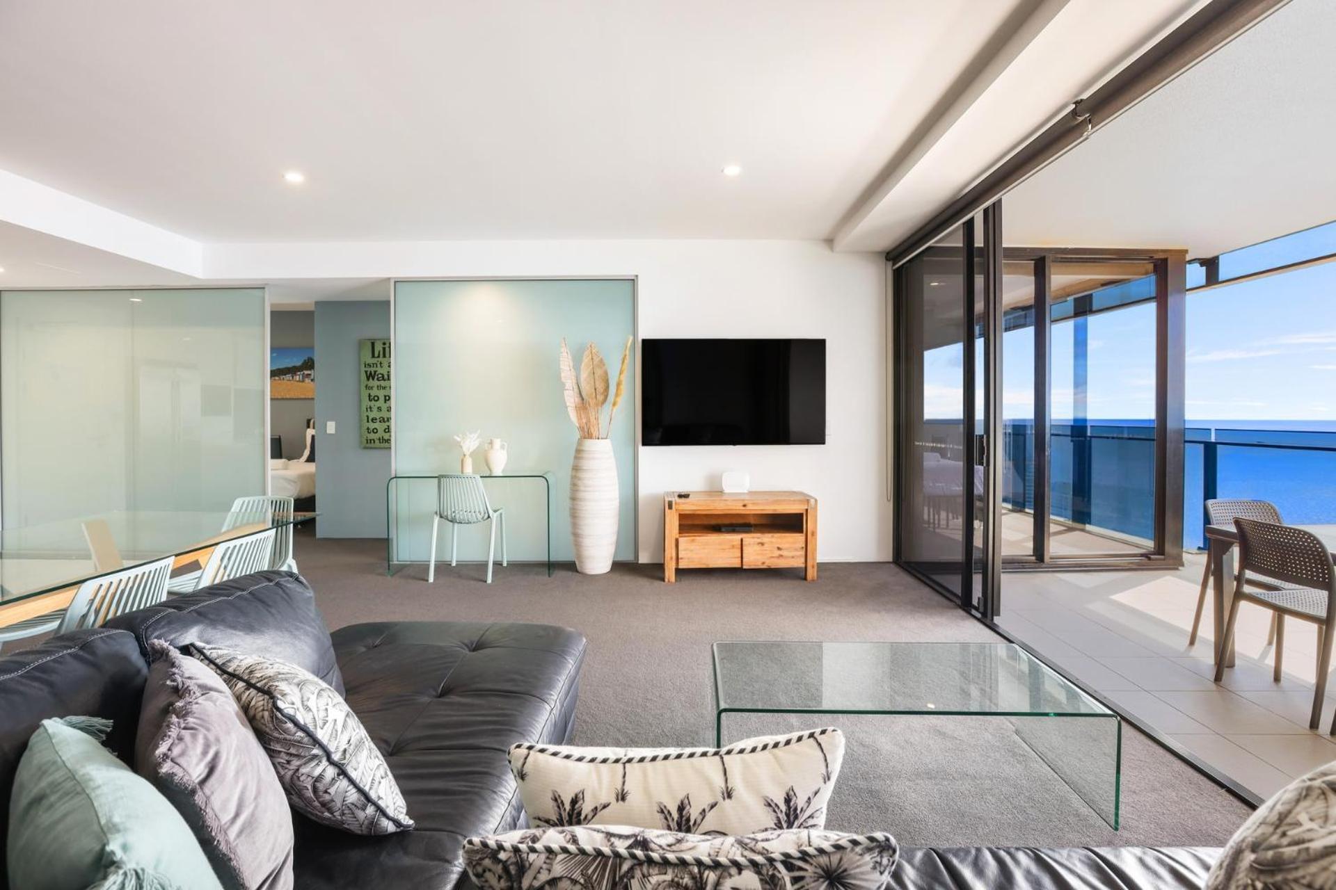 Circle On Cavill 2, 3, 4 & 5 Bedroom Skyhomes & Sub Penthouses By Holidays Apartment Gold Coast
