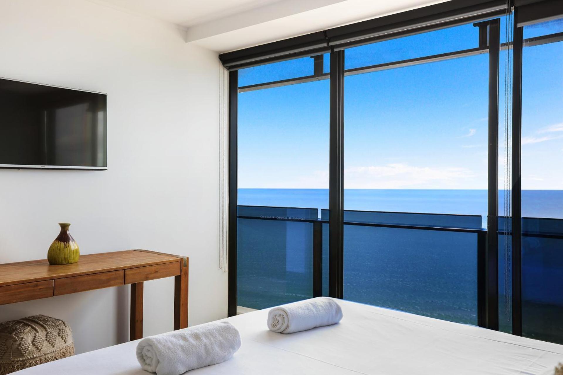 Circle On Cavill 2, 3, 4 & 5 Bedroom Skyhomes & Sub Penthouses By Holidays