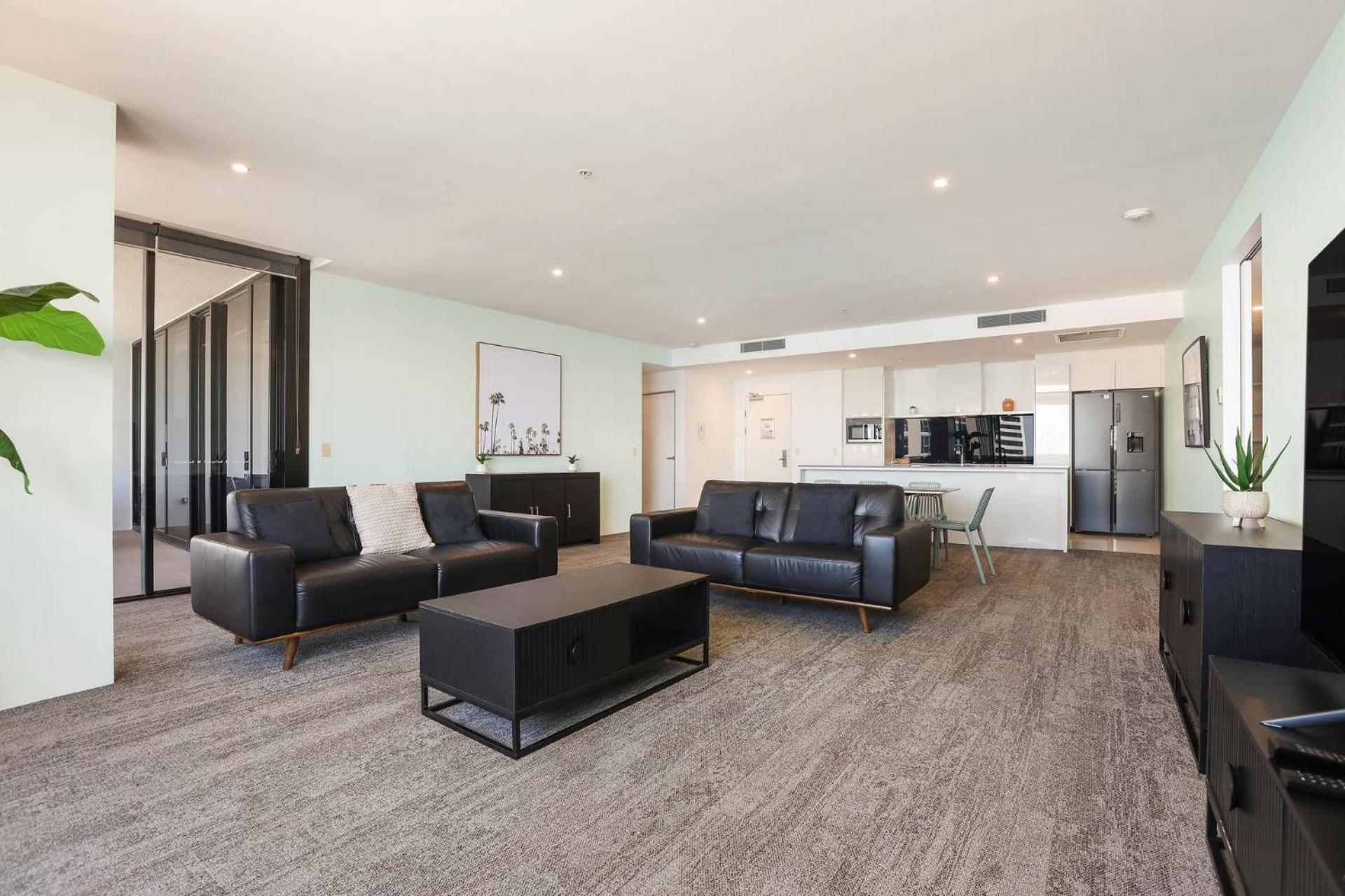 Circle On Cavill 2, 3, 4 & 5 Bedroom Skyhomes & Sub Penthouses By Holidays Apartment *