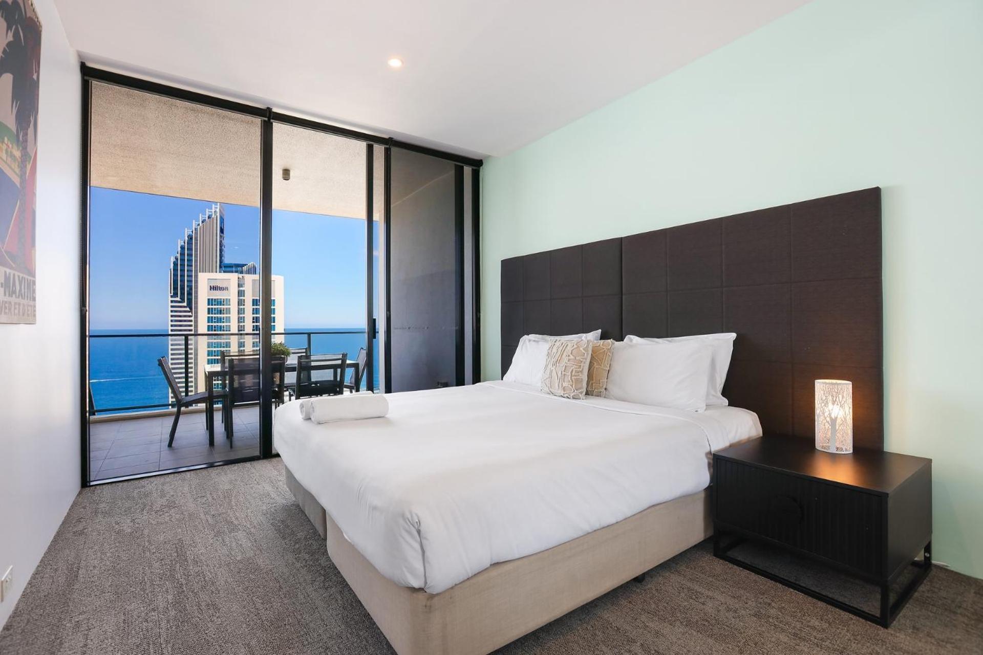Circle On Cavill 2, 3, 4 & 5 Bedroom Skyhomes & Sub Penthouses By Holidays Apartment Gold Coast