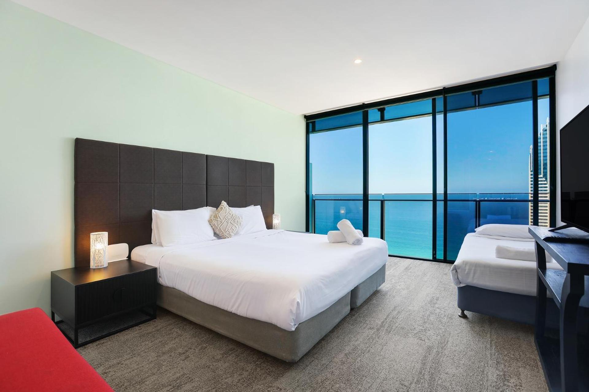 Circle On Cavill 2, 3, 4 & 5 Bedroom Skyhomes & Sub Penthouses By Holidays *