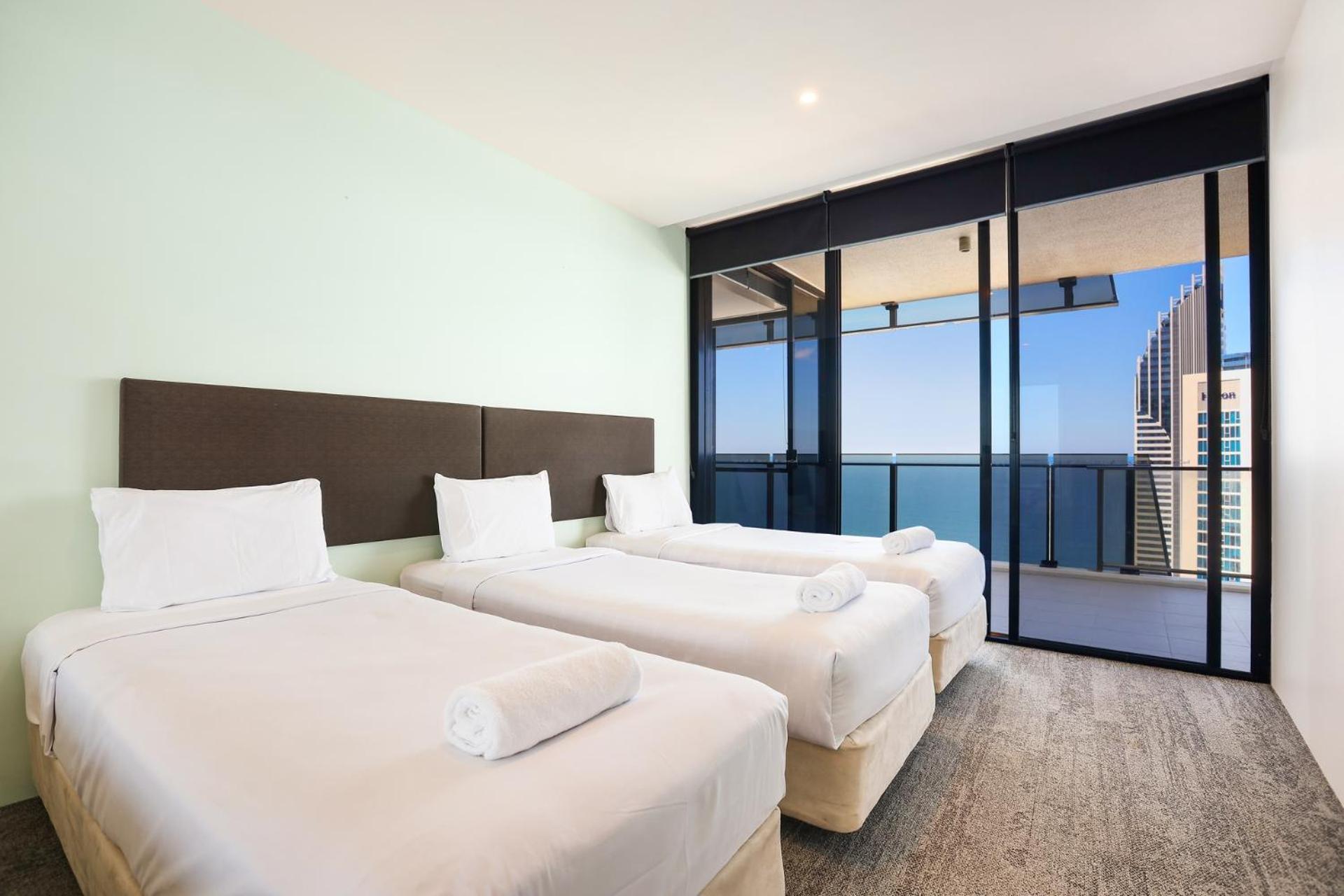 Circle On Cavill 2, 3, 4 & 5 Bedroom Skyhomes & Sub Penthouses By Holidays *