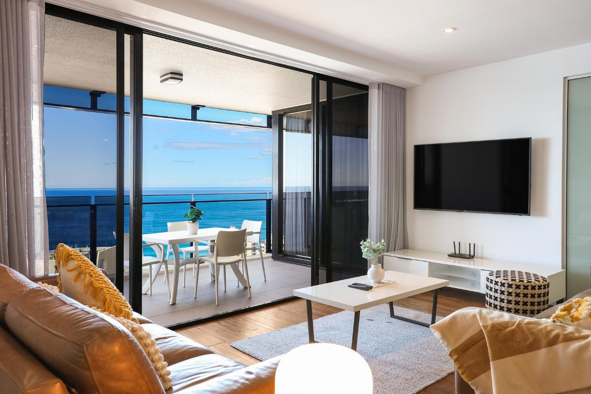 Apartment Circle On Cavill 2, 3, 4 & 5 Bedroom Skyhomes & Sub Penthouses By Holidays *