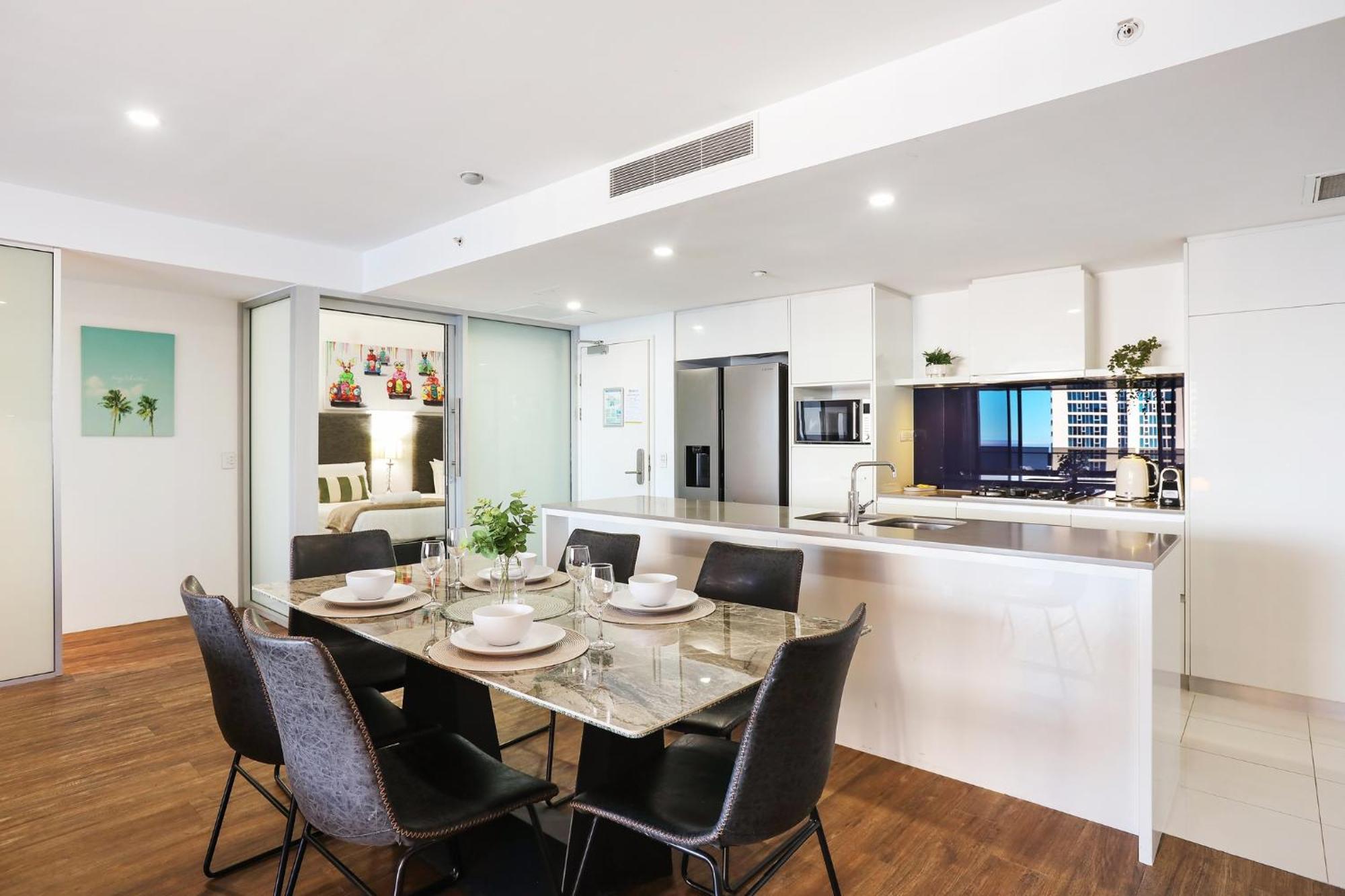 Circle On Cavill 2, 3, 4 & 5 Bedroom Skyhomes & Sub Penthouses By Holidays * Gold Coast