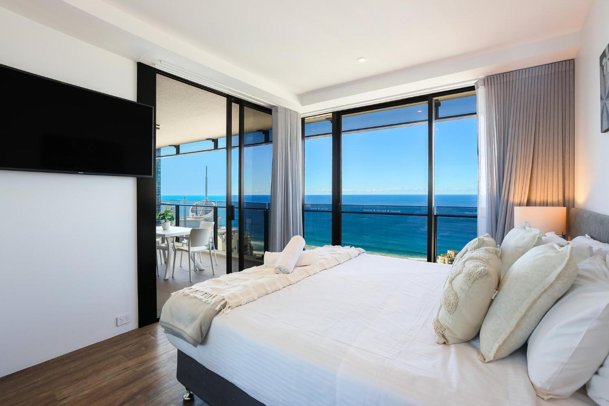 Circle On Cavill 2, 3, 4 & 5 Bedroom Skyhomes & Sub Penthouses By Holidays Gold Coast