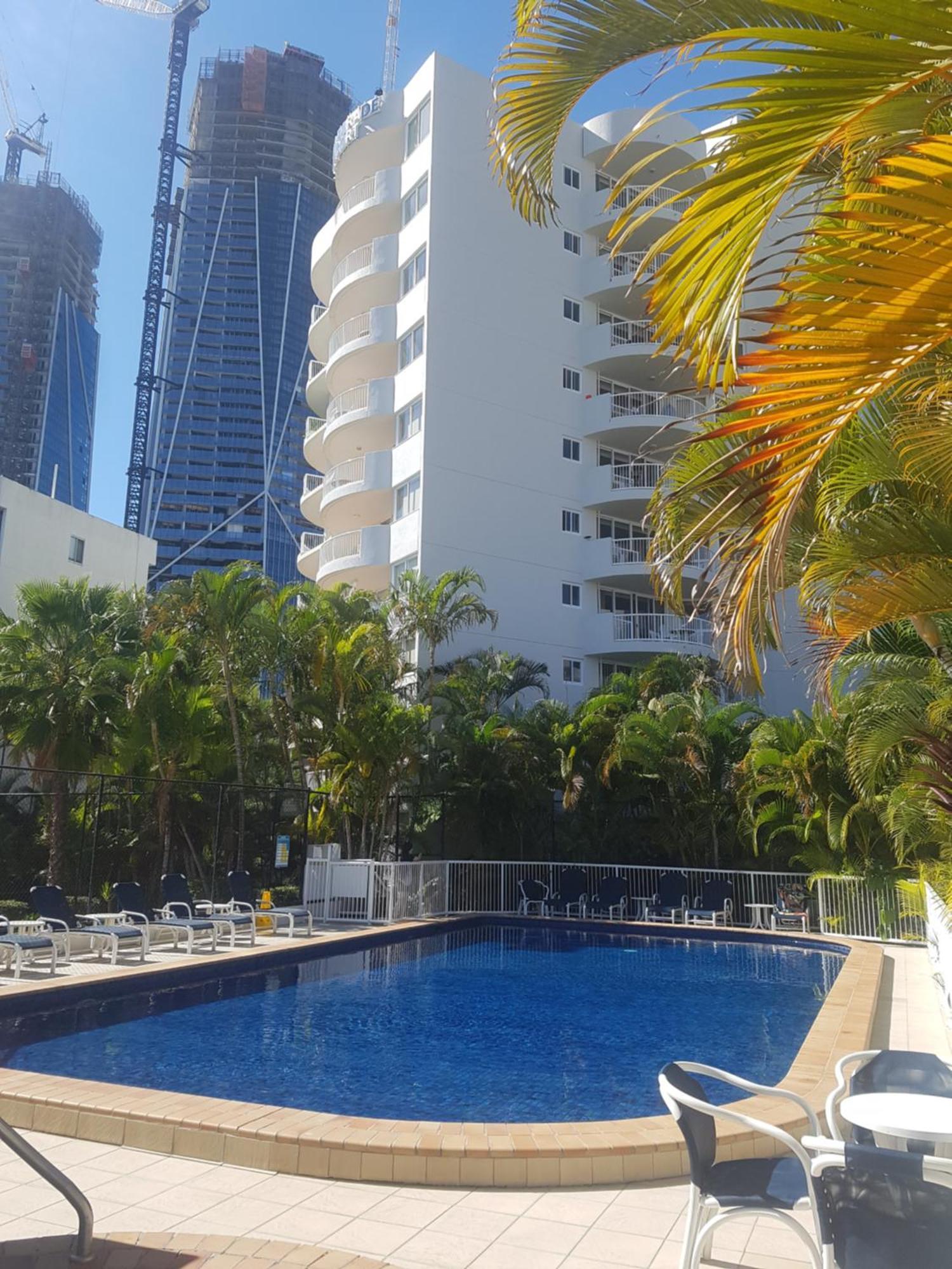 Surfers/broadbeach Pool View. Free Parking & Wifi Gold Coast