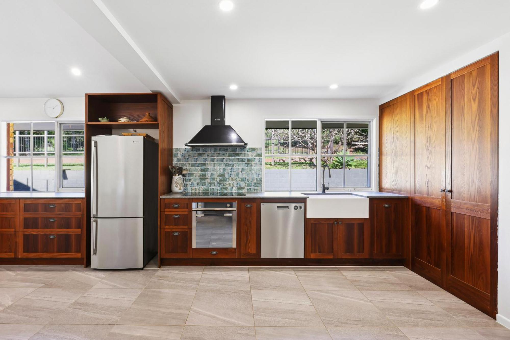 Spacious 4-bed Hinterland Luxury Escape With Pool Holiday home Gold Coast