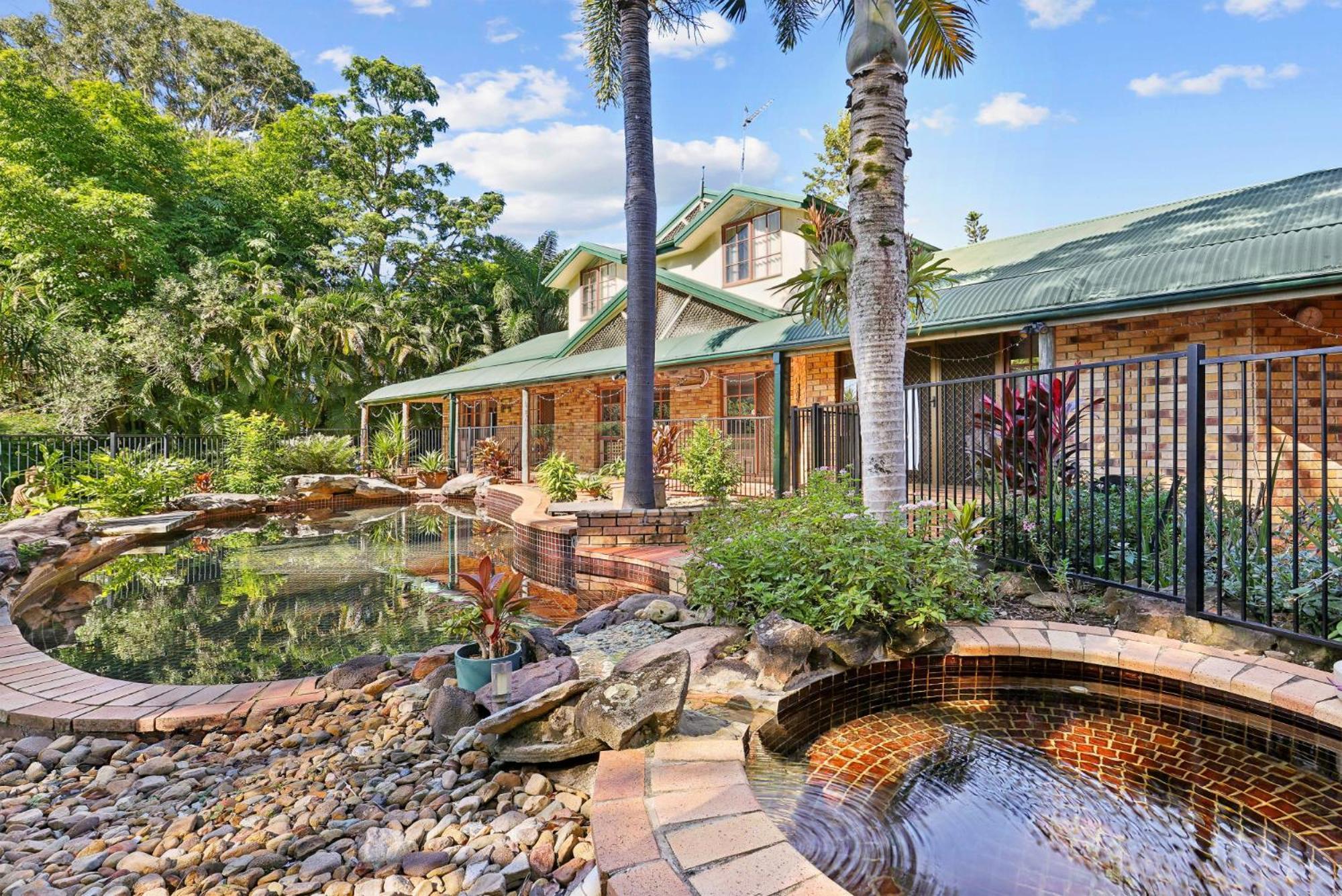 Spacious 4-bed Hinterland Luxury Escape With Pool *