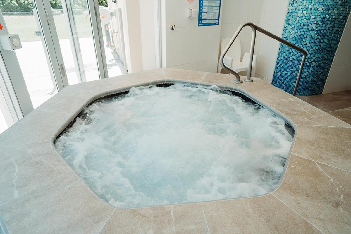 Stunning Ocean Views In 2 Bedroom Unit At Zenith - Q Apartment *
