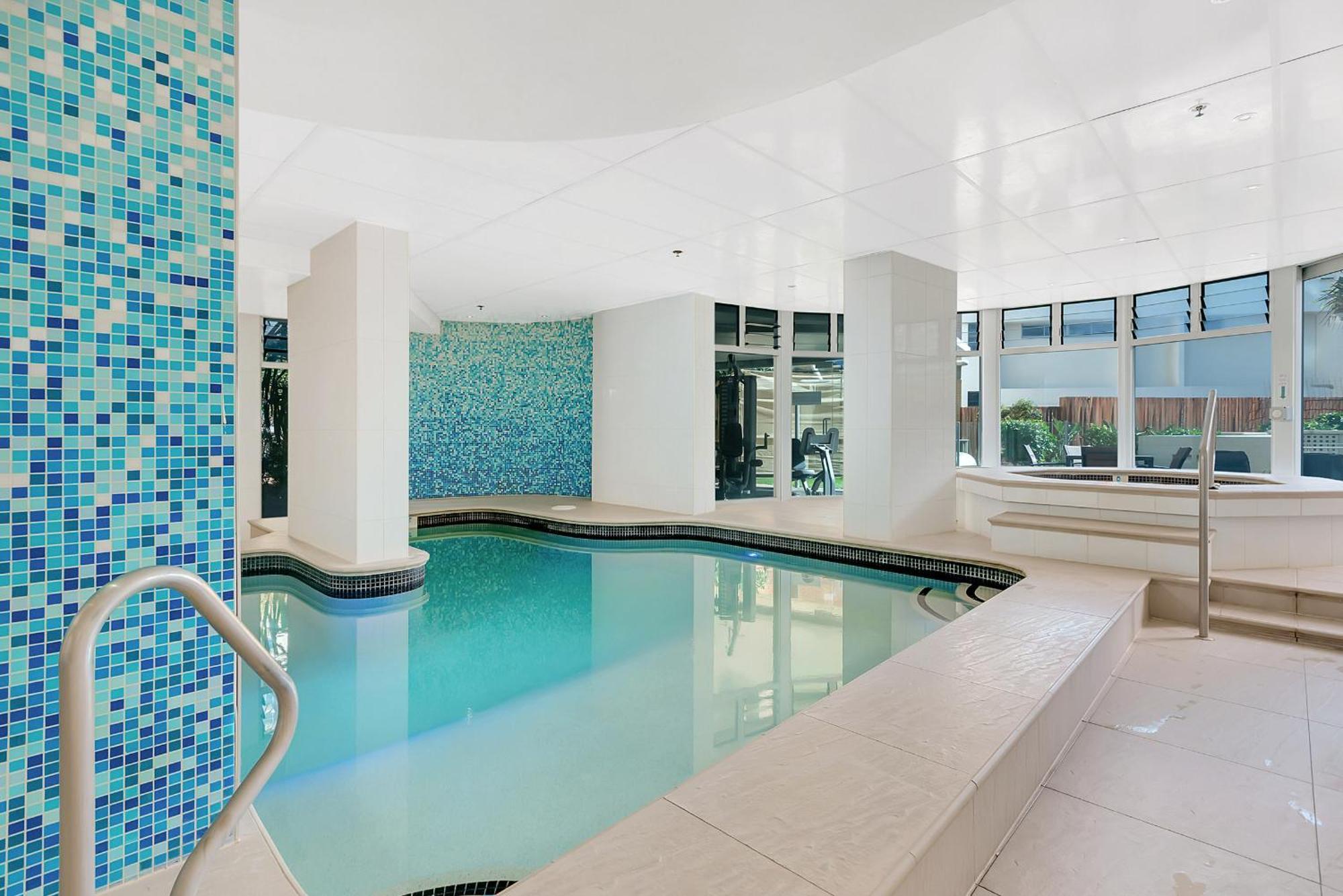 Stunning Ocean Views In 2 Bedroom Unit At Zenith - Q