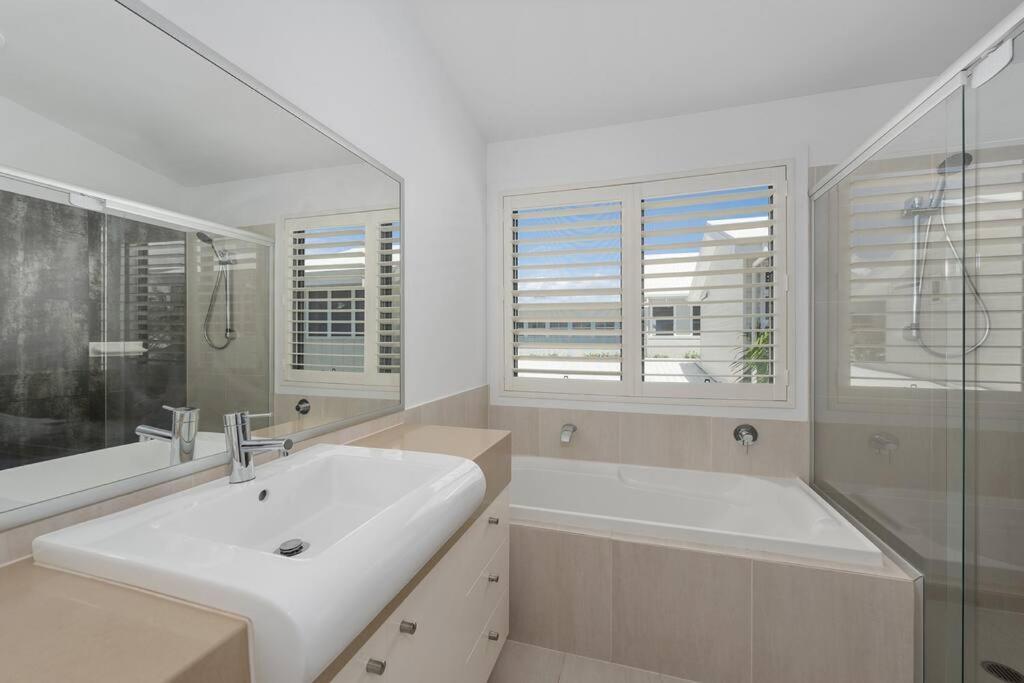 Prime Burleigh Location * Gold Coast
