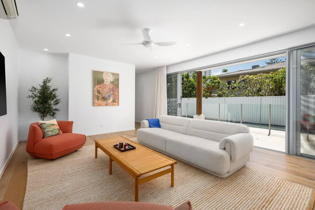 Holiday home Prime Burleigh Location *