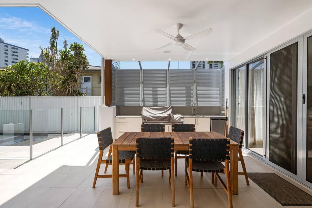 Prime Burleigh Location * Gold Coast