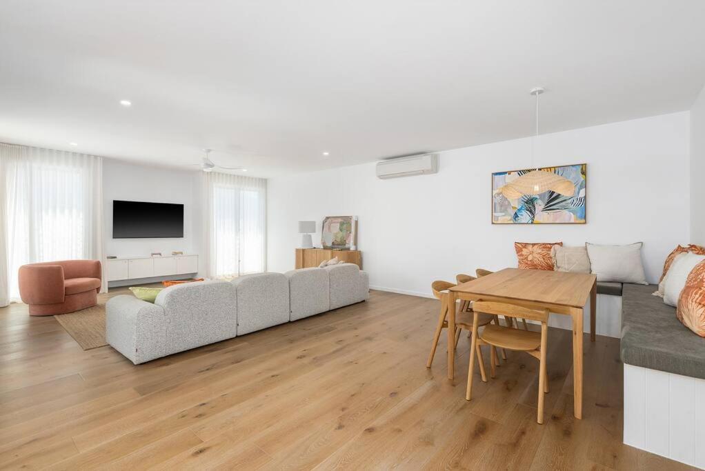 Prime Burleigh Location *