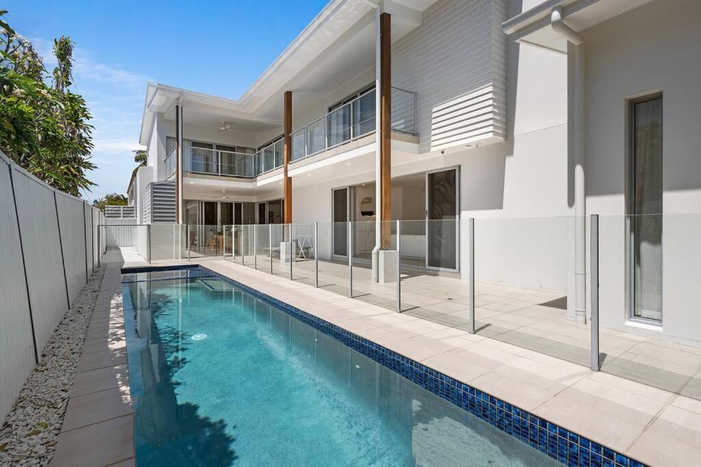 Prime Burleigh Location Holiday home