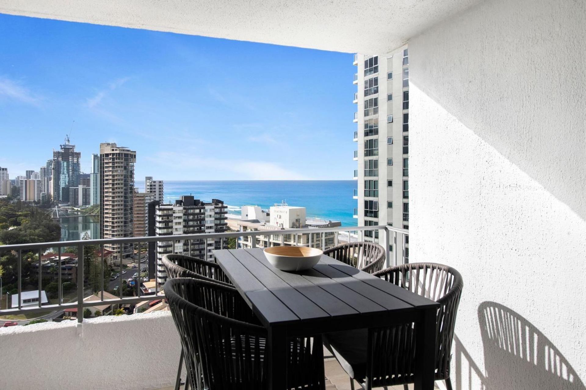 Magnificent Ocean Views In Surfers Paradise - Coasthm *