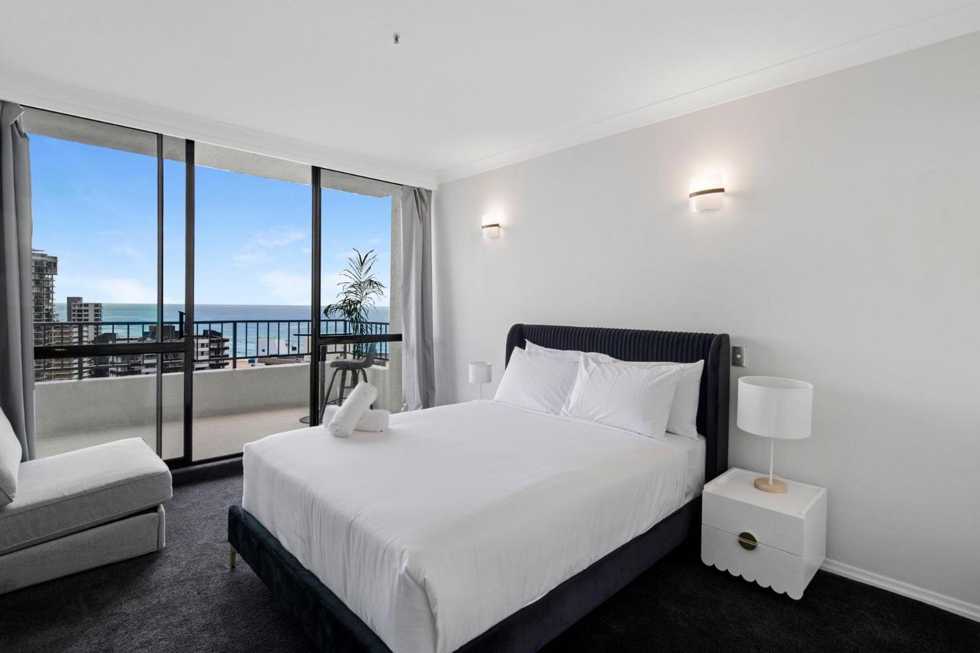 Magnificent Ocean Views In Surfers Paradise - Coasthm *