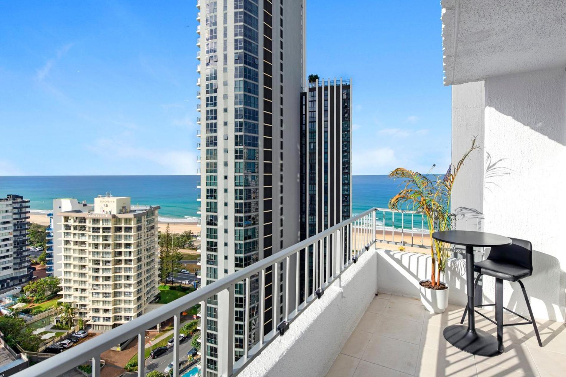 Magnificent Ocean Views In Surfers Paradise - Coasthm *