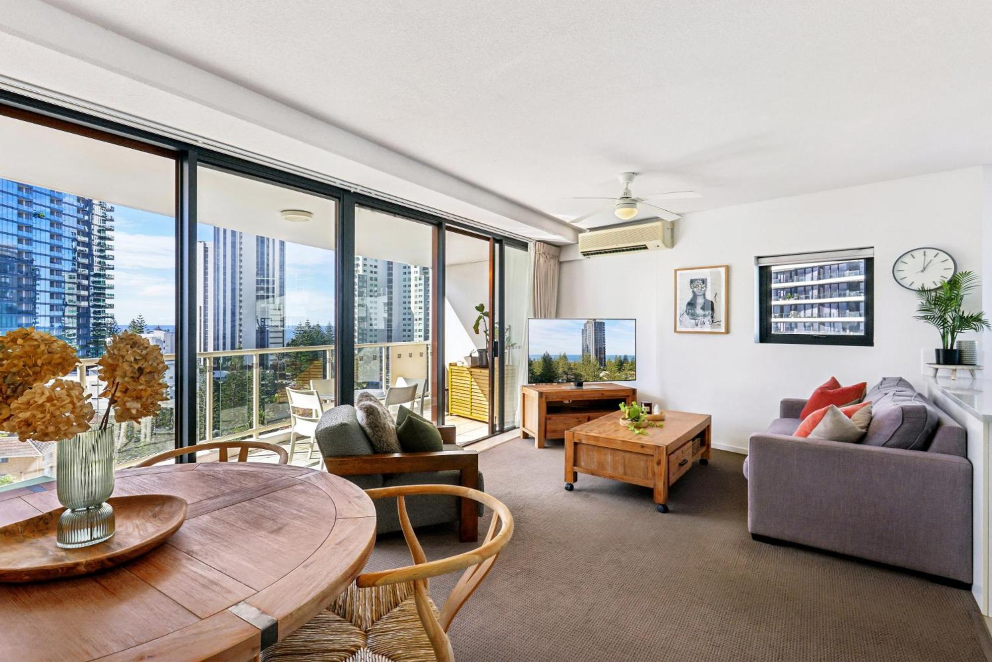 Spacious 1-bed With Pool & Sauna In Broadbeach Apartment *