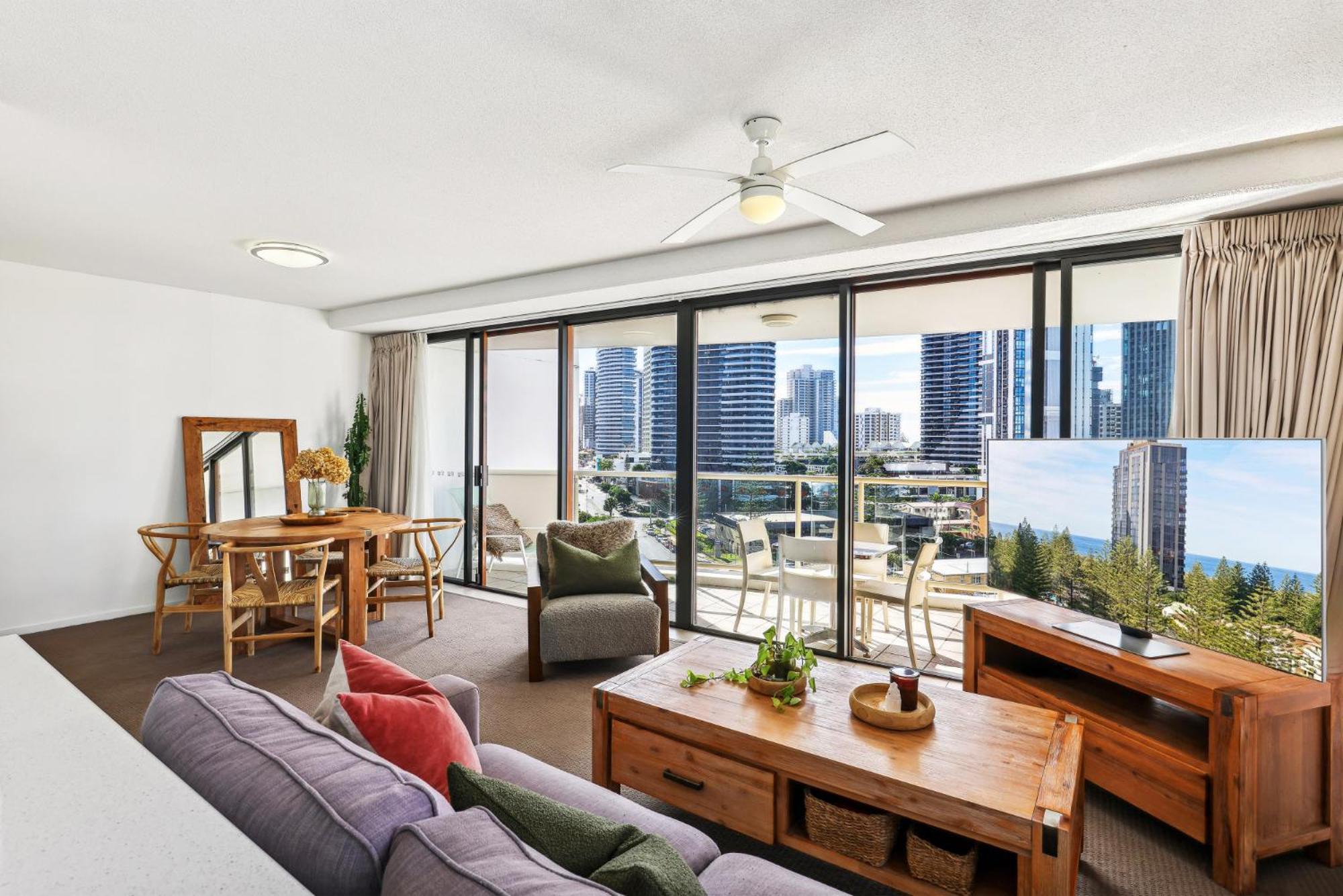 Spacious 1-bed With Pool & Sauna In Broadbeach Apartment