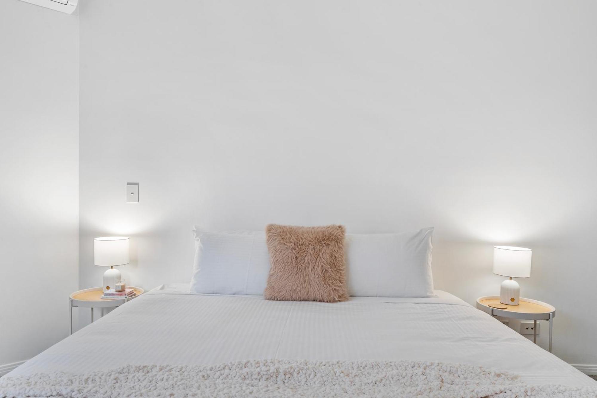 Paros On The - Absolute Waterfront Living *