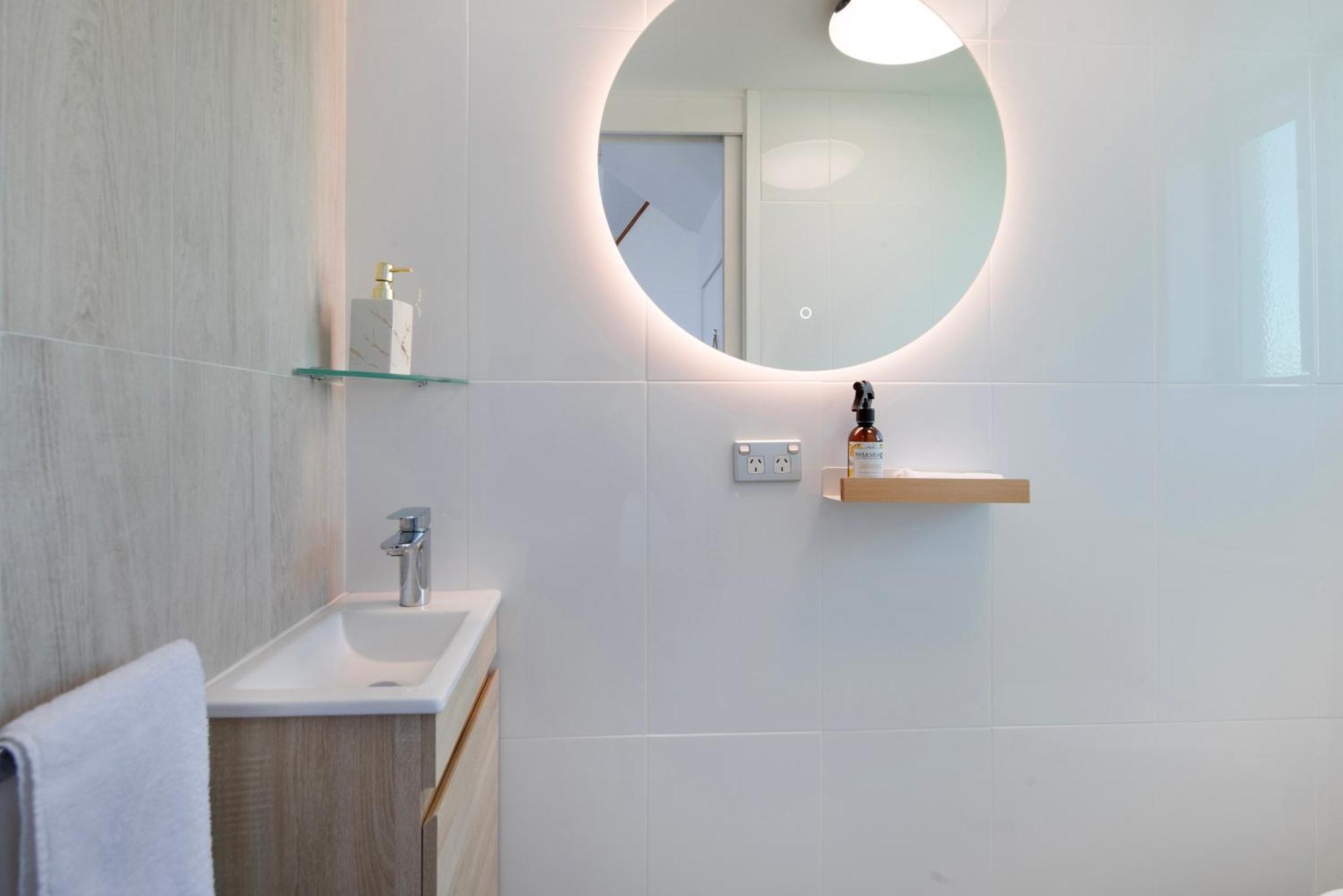 Floor Unit With Access Apartment