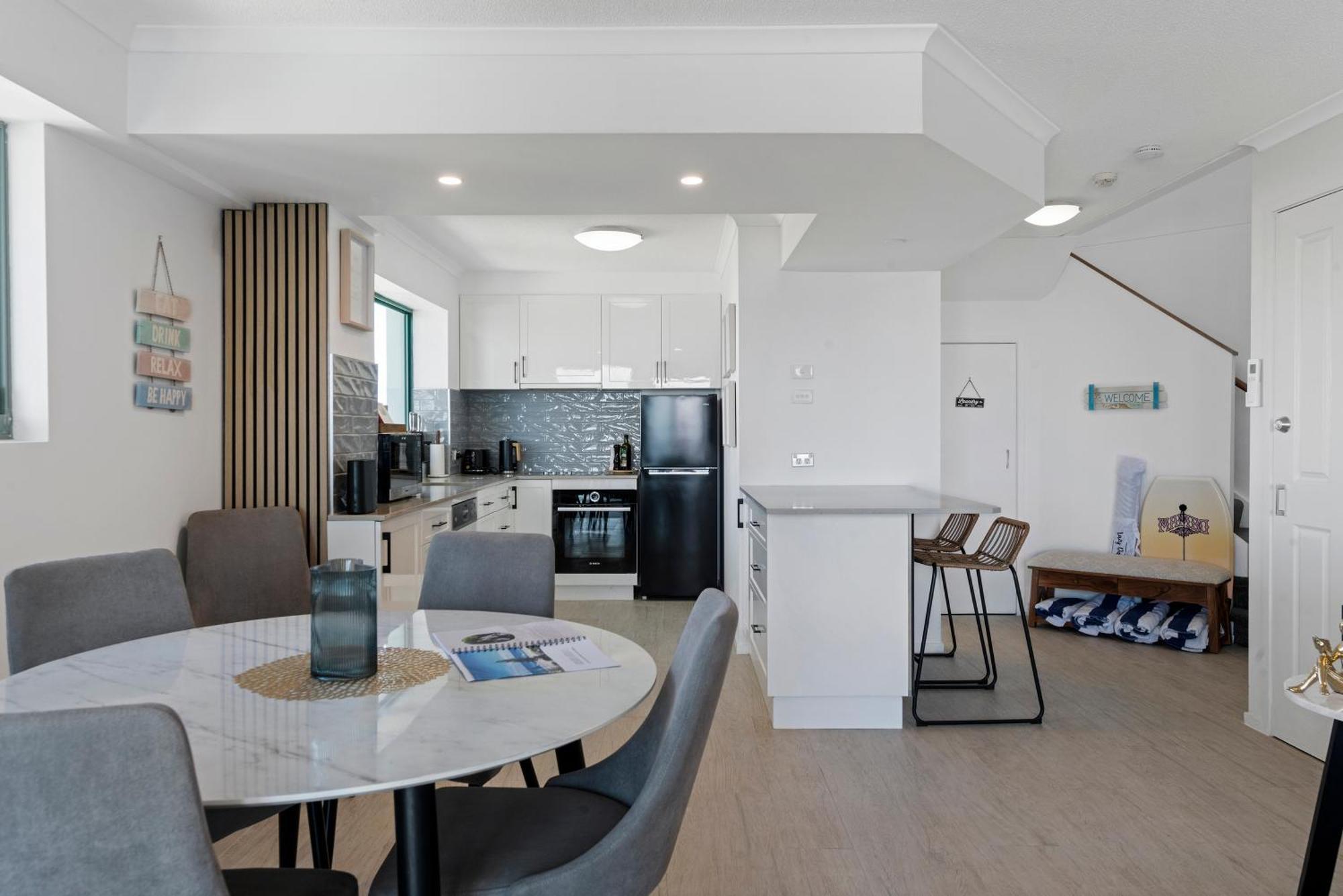 Floor Unit With Access Apartment *
