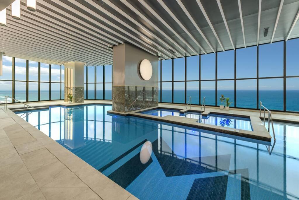 Apartment Front Sky - Floor 35 *