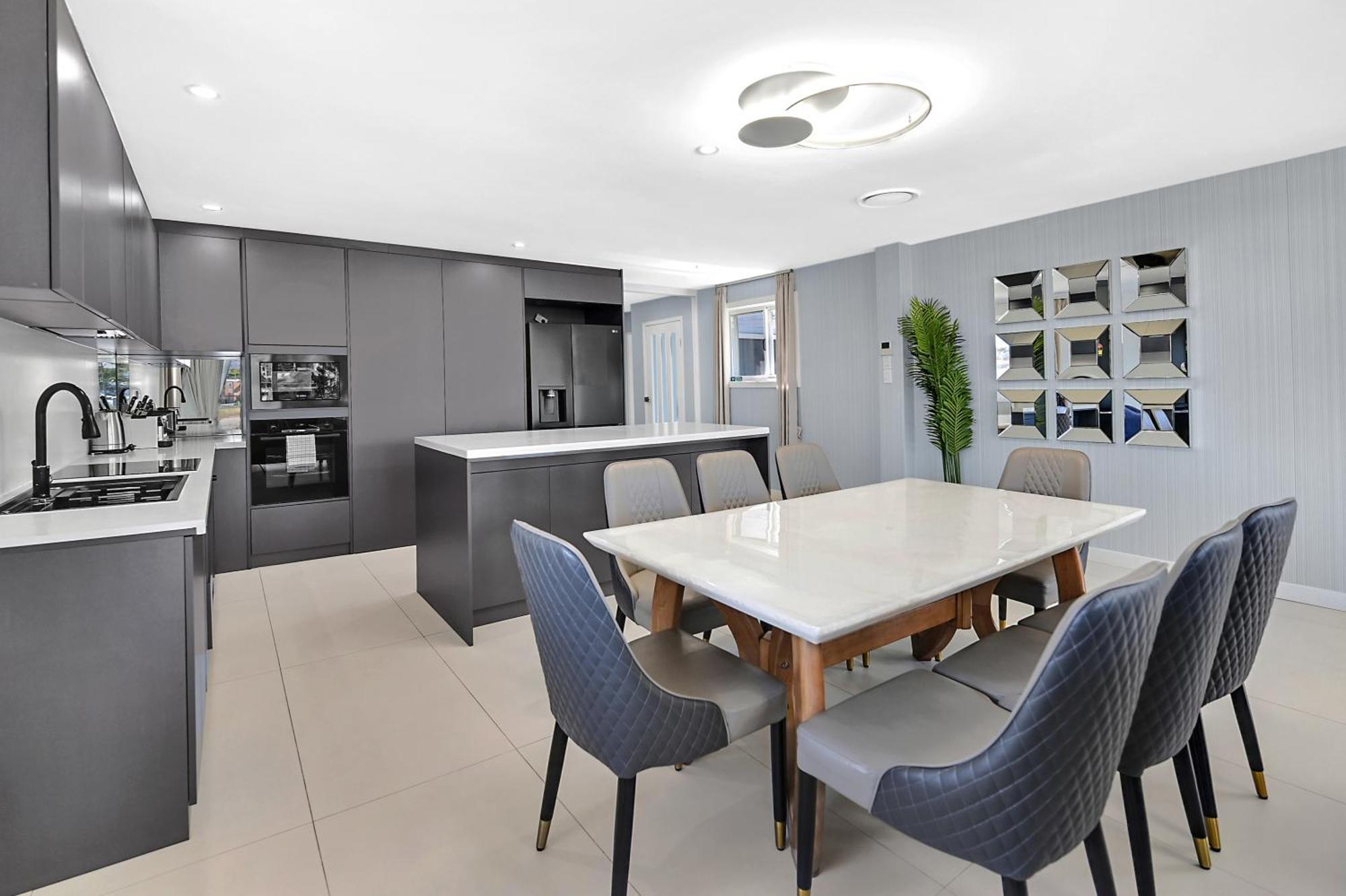 Riverside 4 Bedroom House Unit In Surfers Paradise * Gold Coast