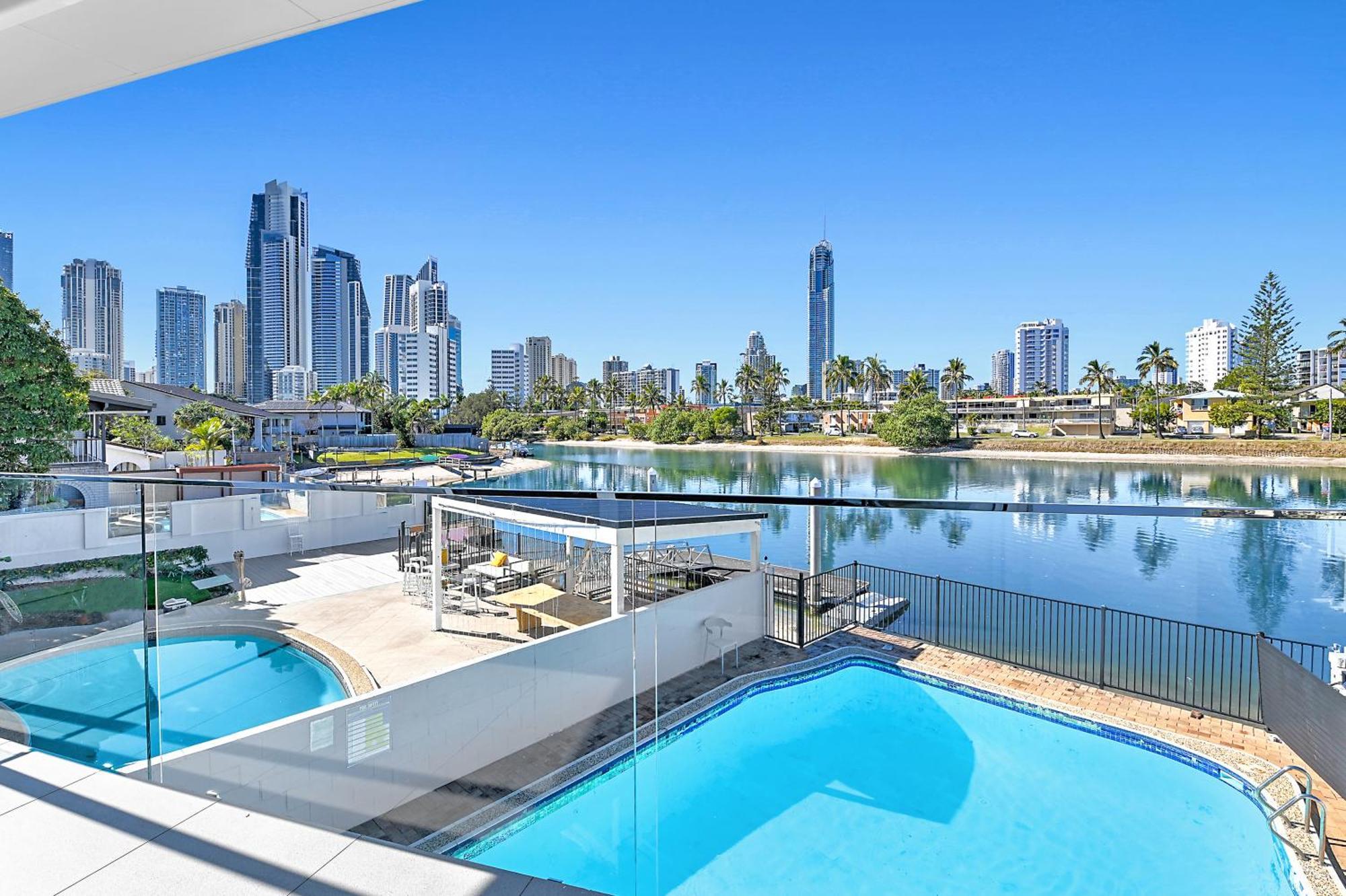 Riverside 4 Bedroom House Unit In Surfers Paradise