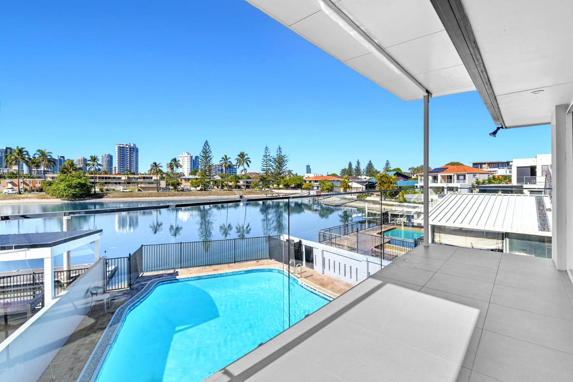 Riverside 4 Bedroom House Unit In Surfers Paradise *
