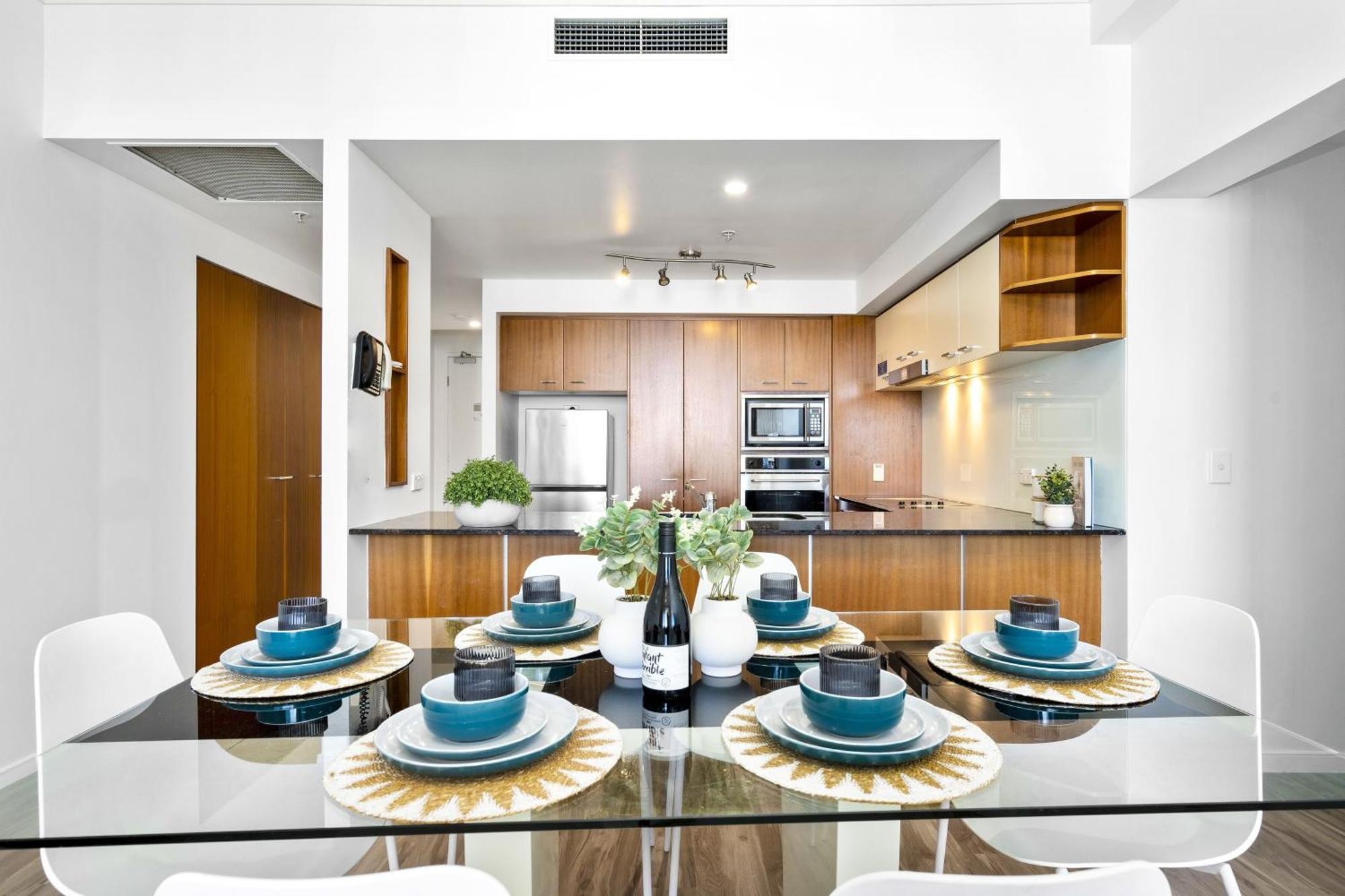 Chevron Renaissance Surfers Paradise Mid Week Madness Deal - Q Apartment Gold Coast