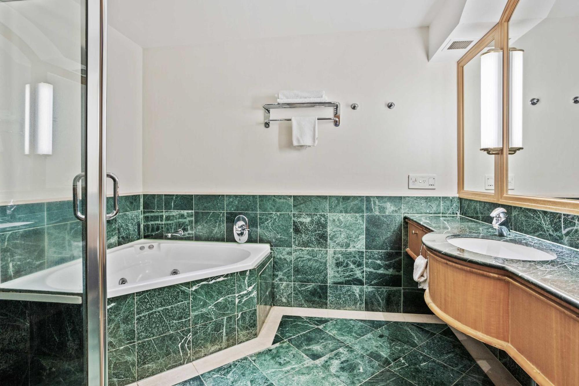Apartment Surfers Paradise Studio, Short Walk To *