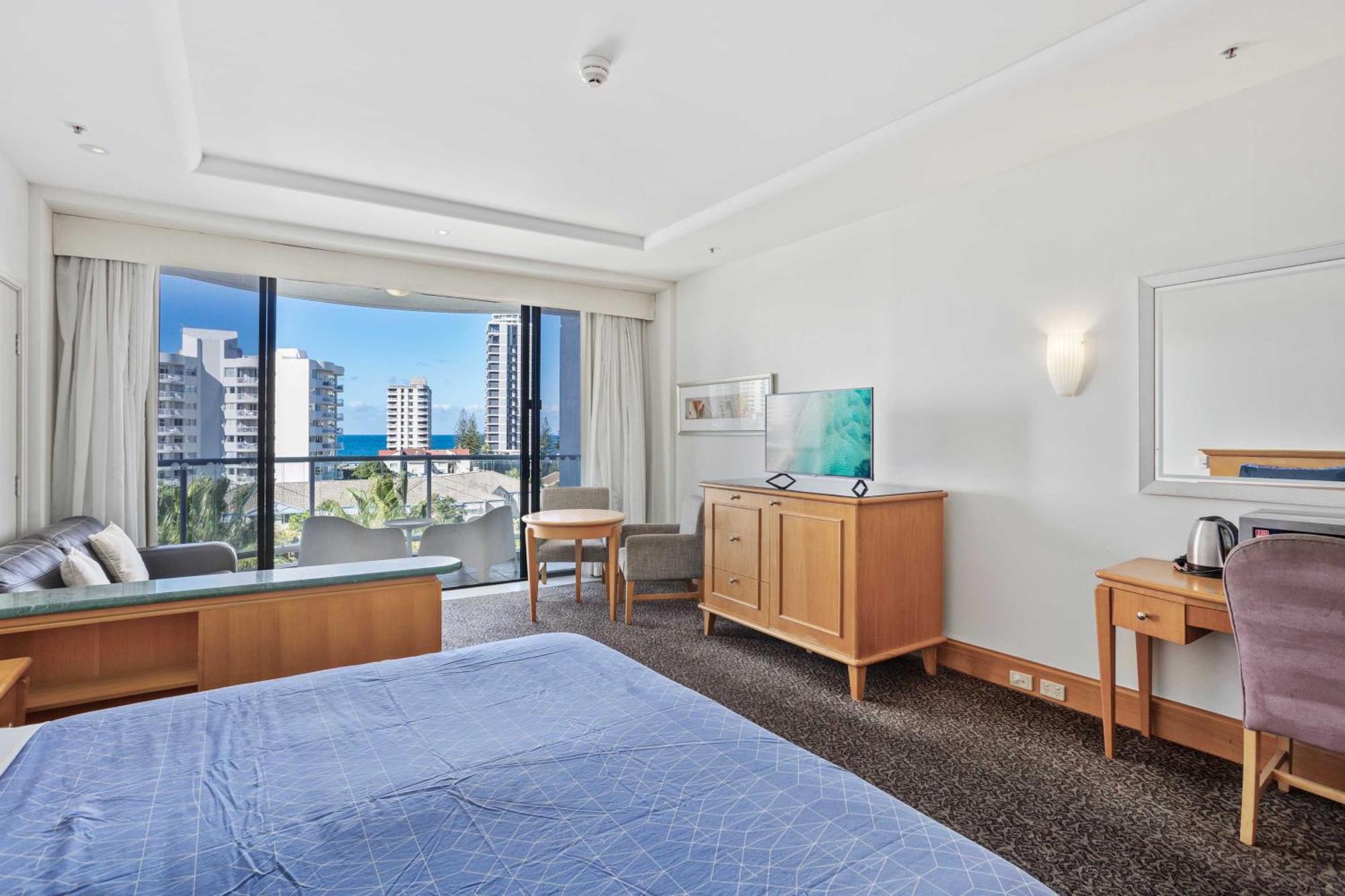 Surfers Paradise Studio, Short Walk To