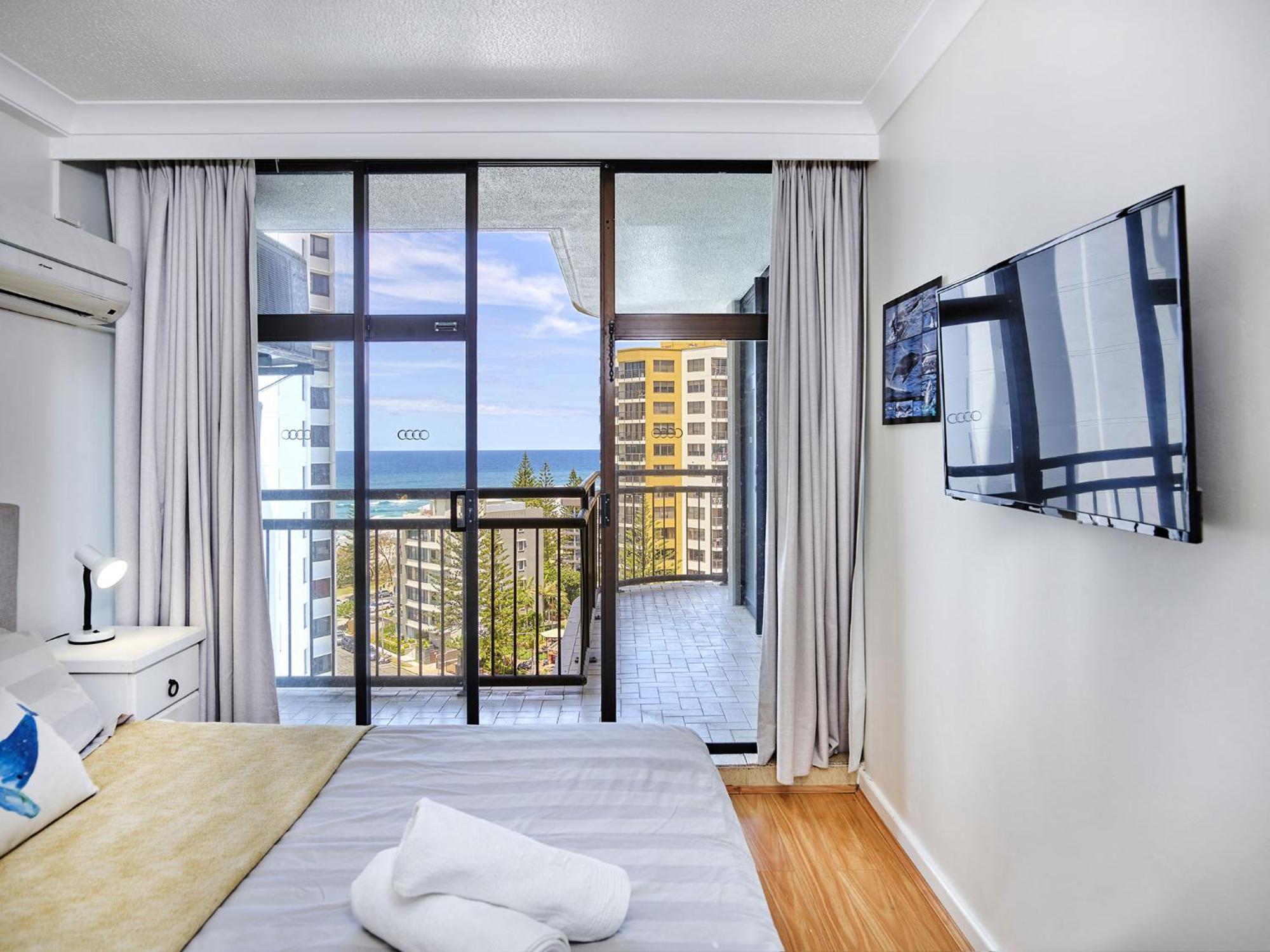 Surfers Paradise Beachcomber
