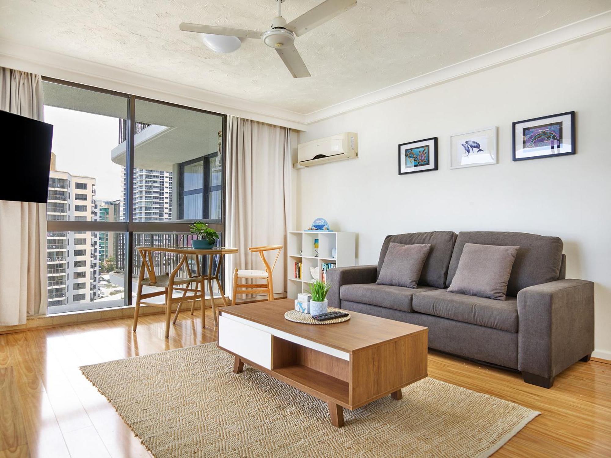 Surfers Paradise Beachcomber Apartment