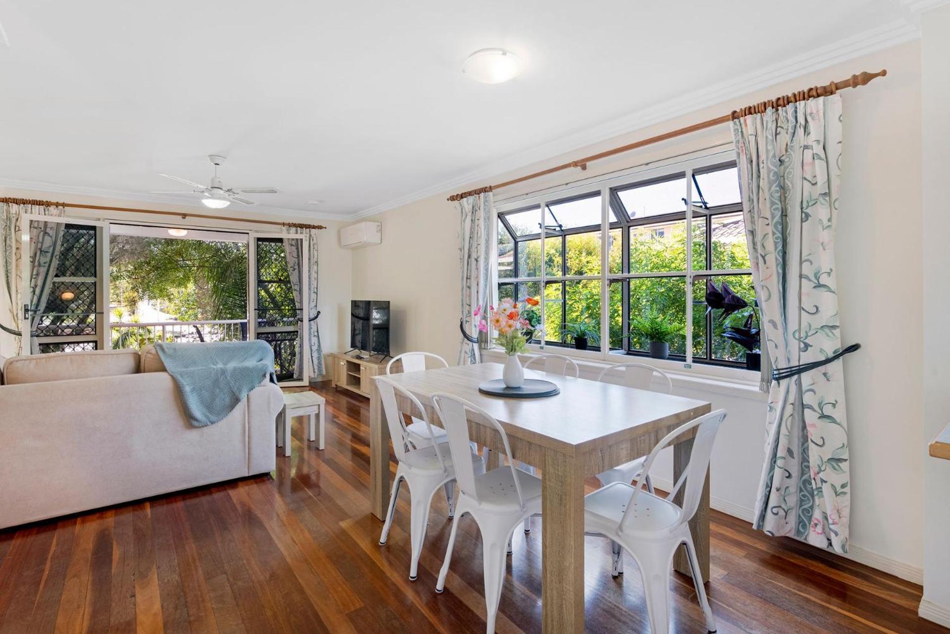 Southport Escape Close To Everything - Coasthm Holiday home