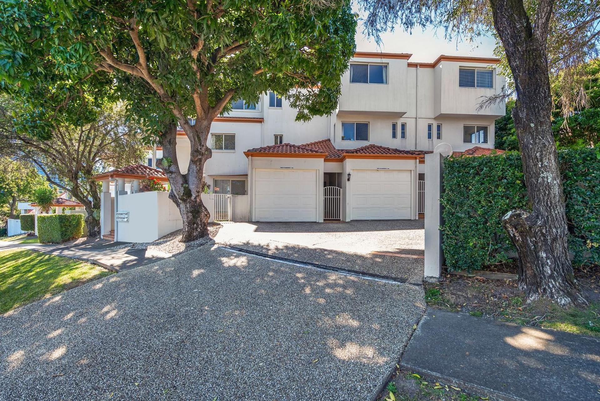 Southport Escape Close To Everything - Coasthm Holiday home Gold Coast