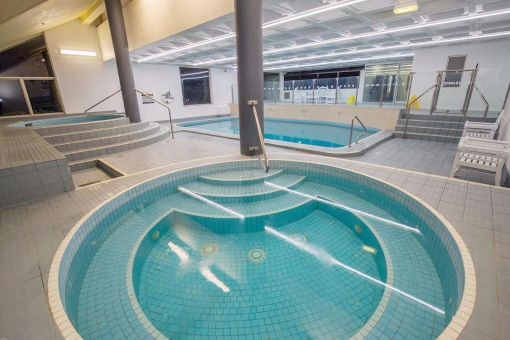 Apartment 2br Beachfront Family Friendly Surfers Gold Coast