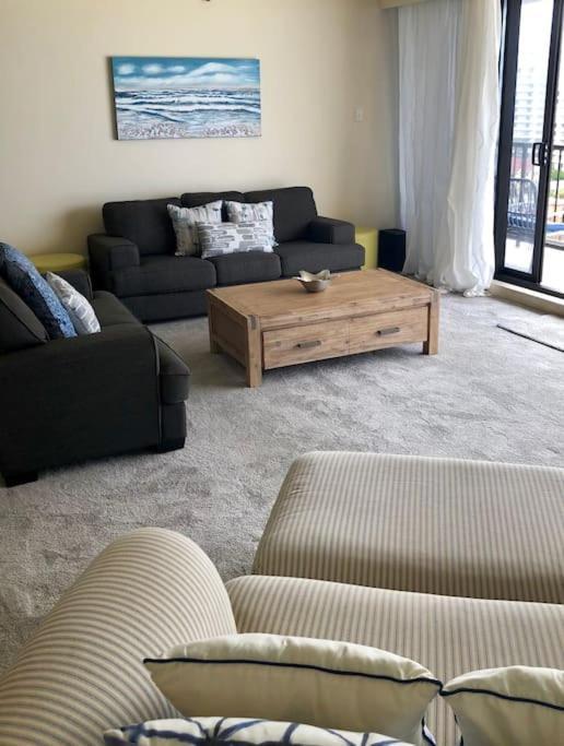 2br Beachfront Family Friendly Surfers *
