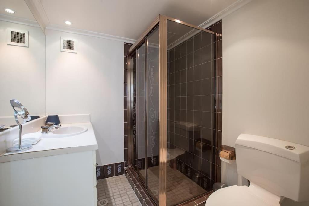 2br Beachfront Family Friendly Surfers * Gold Coast