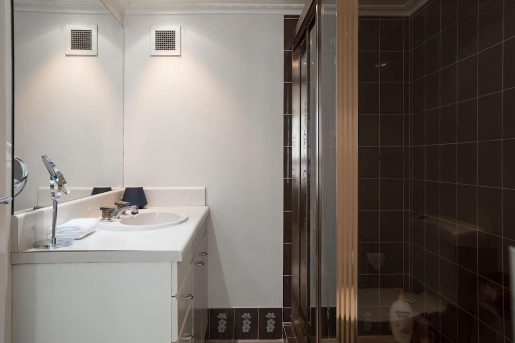 2br Beachfront Family Friendly Surfers Gold Coast