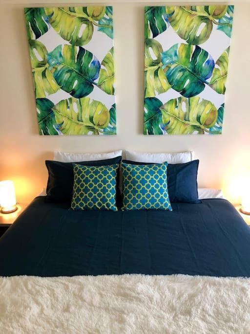 2br Beachfront Family Friendly Surfers Apartment *