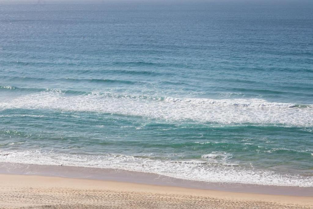 2br Beachfront Family Friendly Surfers Apartment Gold Coast