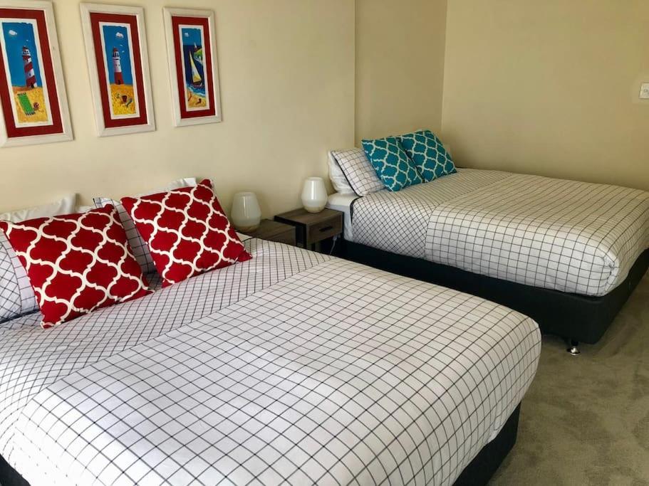 2br Beachfront Family Friendly Surfers *