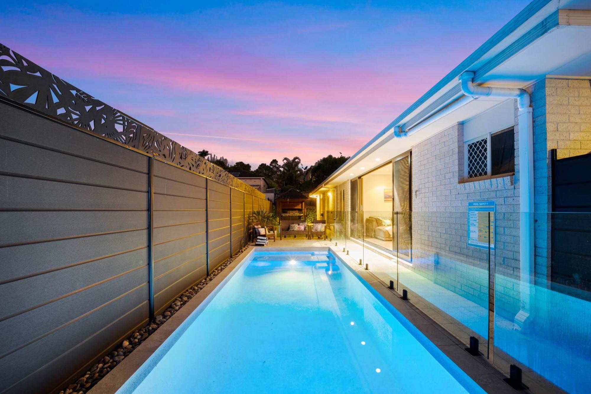Holiday home Charming Group Getaway - 9 Mins To Burleigh *